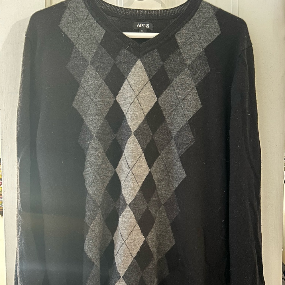 Apt 9 Men's Black and Gray Diamond Sweater